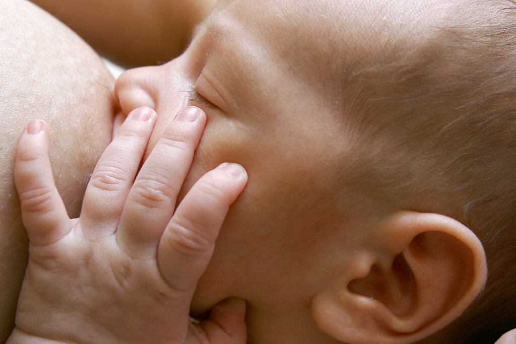 Amamentação: benefícios cruciais para mãe e bebê